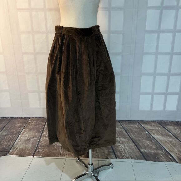 Vintage Ralph Lauren 1980’s full brown corduroy skirt with pockets
